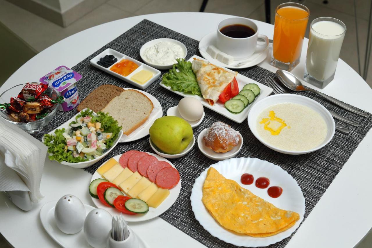 Golden Hotel Bishkek Esterno foto