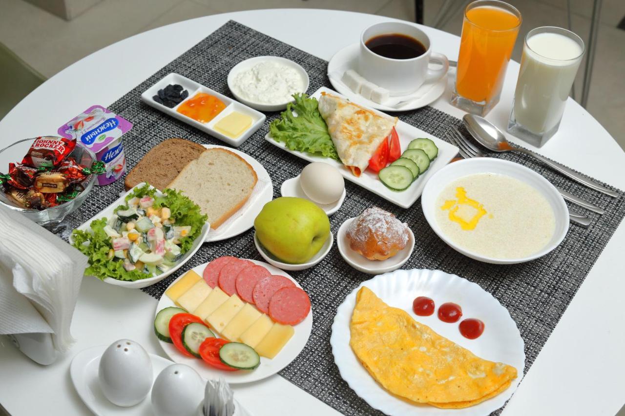 Golden Hotel Bishkek Esterno foto