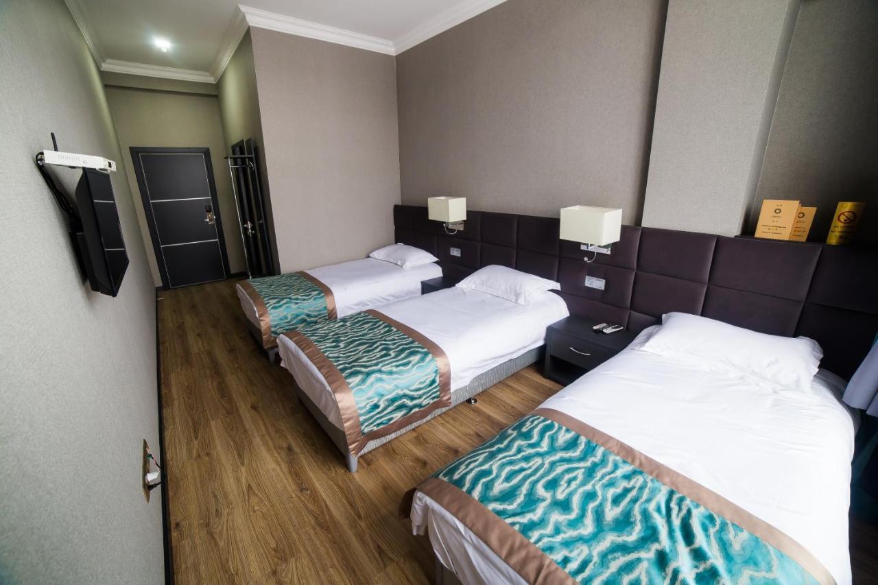Golden Hotel Bishkek Esterno foto