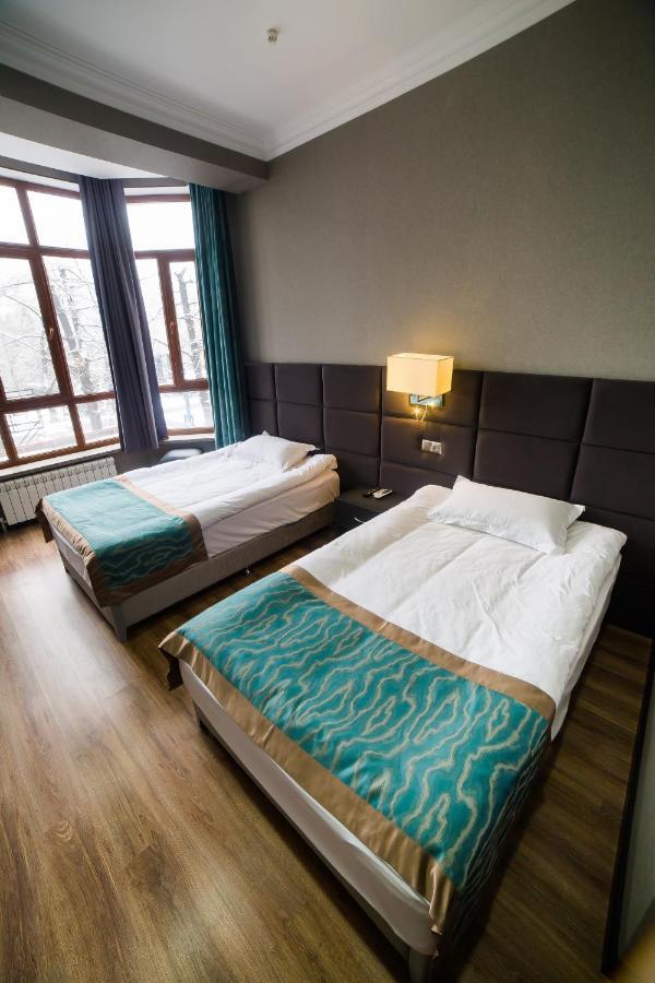 Golden Hotel Bishkek Esterno foto