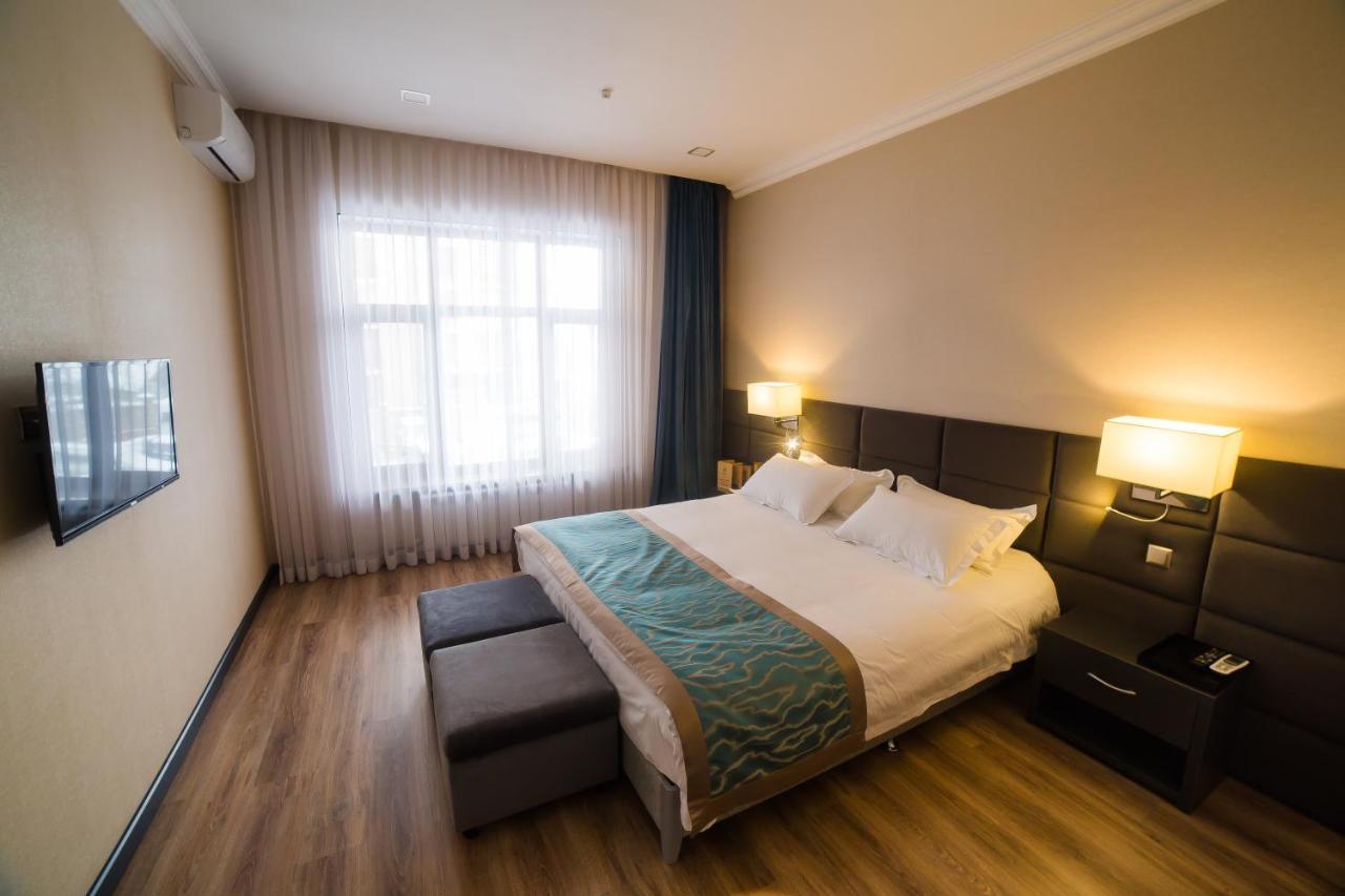 Golden Hotel Bishkek Esterno foto
